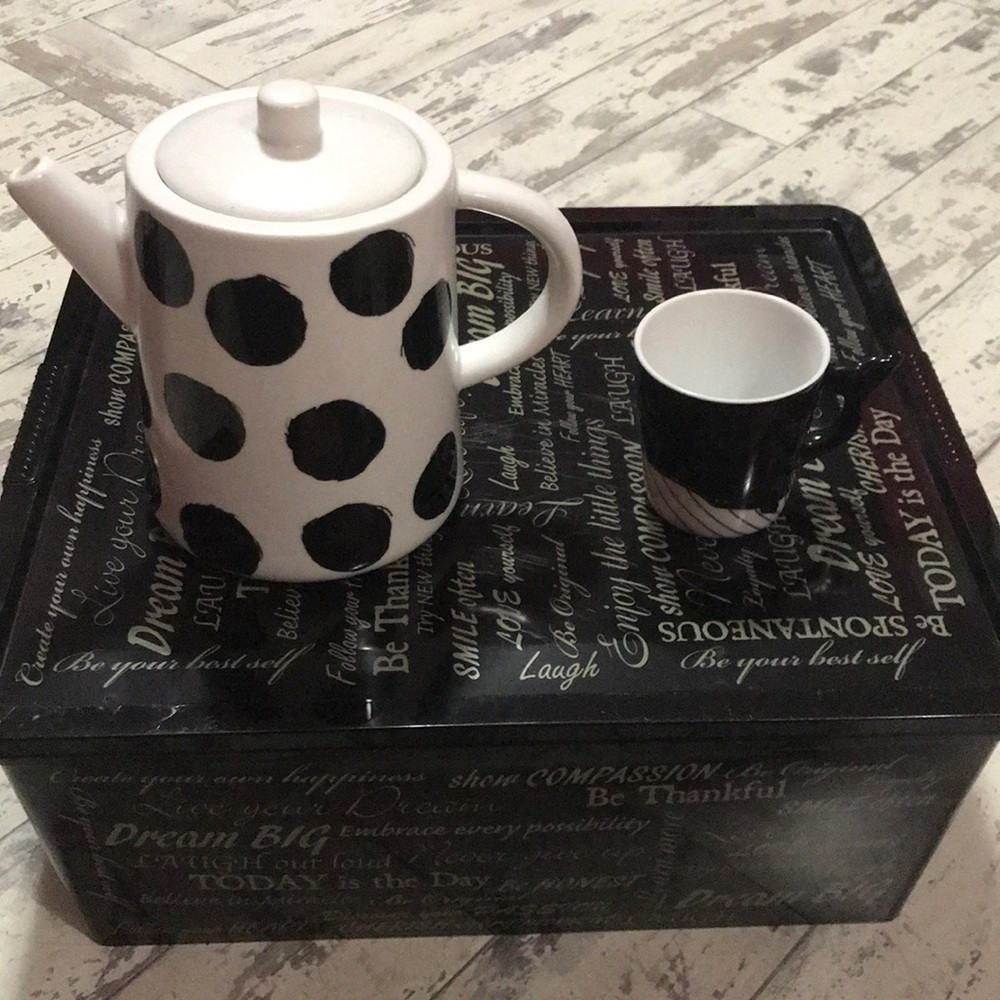 Teapot and mug